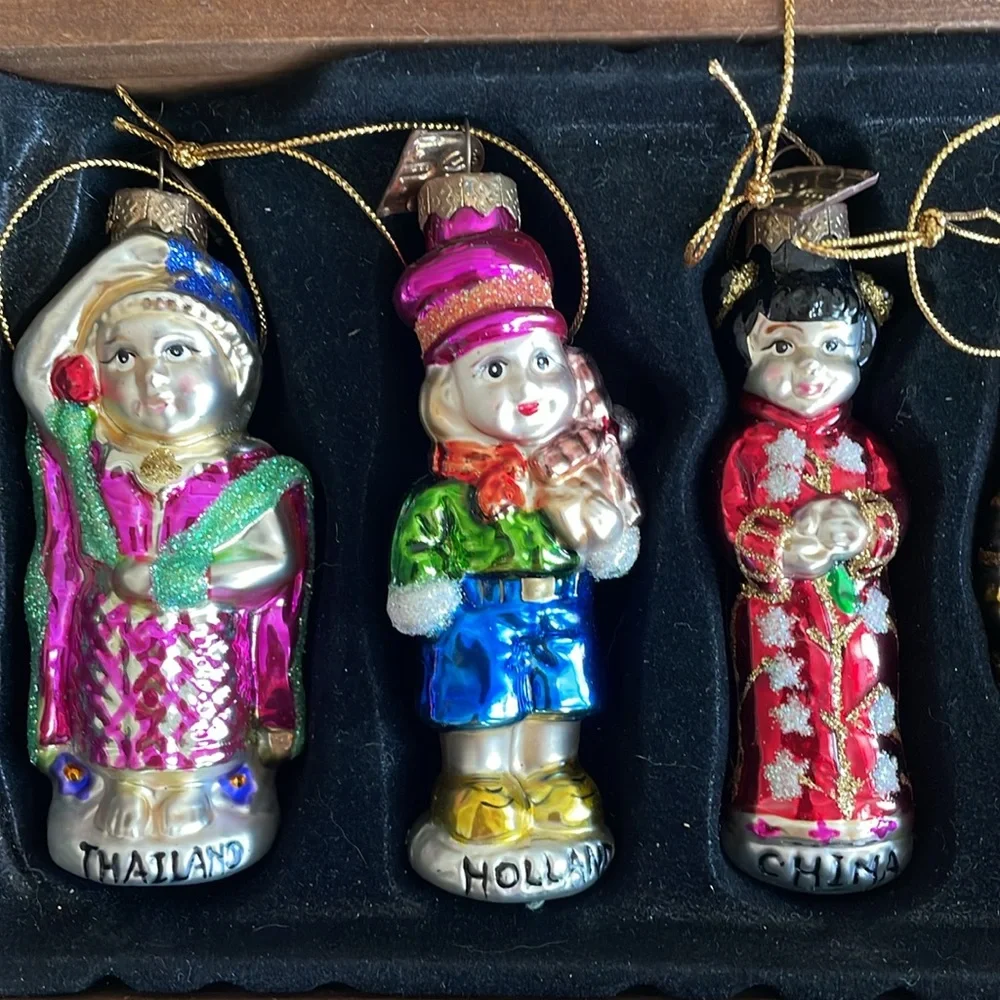 VINTAGE THOMAS PACCONI CLASSICS 2004 CHRISTMAS ORNAMENTS COLLECTION SET